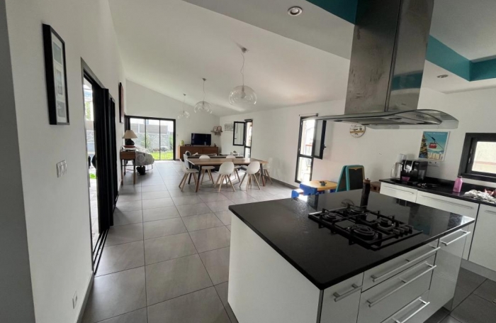 Location Maison 190m&sup2; 7 pi&#232;ces Sainte Clotilde