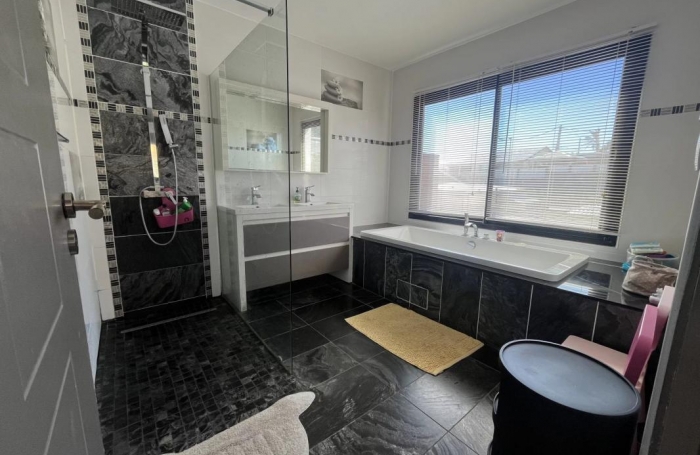 Location Maison 190m&sup2; 7 pi&#232;ces Sainte Clotilde