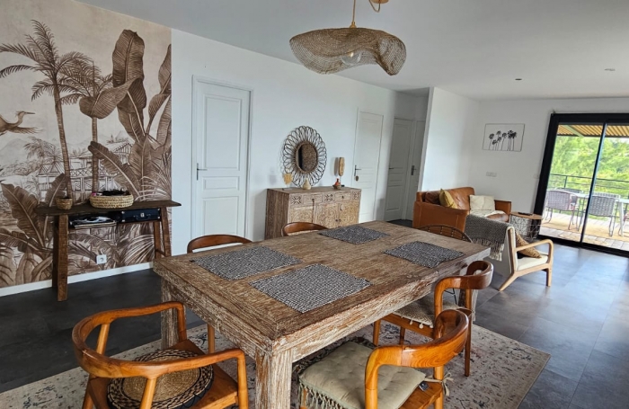 A louer : grande maison F4 + T2 avec terrasse et piscine à louer à La Possession