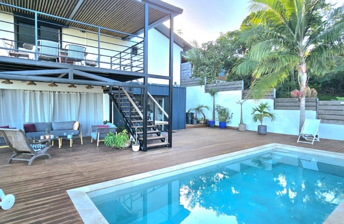 A louer : grande maison F4 + T2 avec terrasse et piscine à louer à La Possession