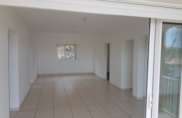 Vendu Loué : VILLA F4  de 80 m2 au 17 ième KM, LE TAMPON