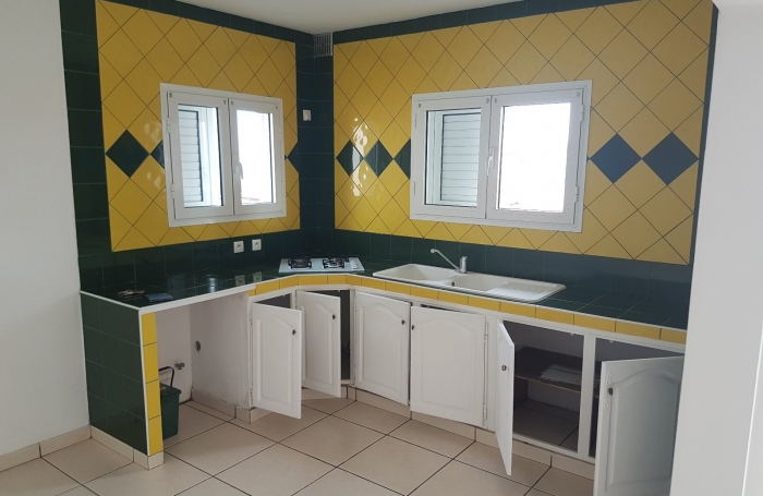 Vendu Loué : VILLA F4  de 80 m2 au 17 ième KM, LE TAMPON