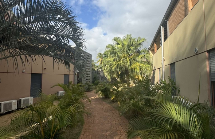 APPARTEMENT T3 AVEC VARANGUE ET JARDIN