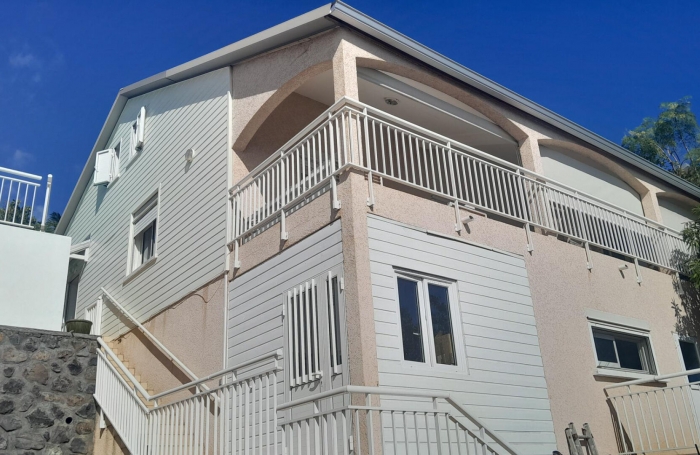 Location Maison 189m² 8 pièces Saint Gilles les Bains