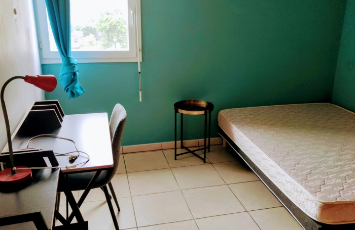 Chambre en colocation dans un Appartement avec 4 pièces en location 400 € par mois à Saint-Denis