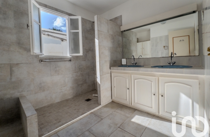 Vente Maison 128m&sup2; 5 pi&#232;ces Saint Gilles les Bains