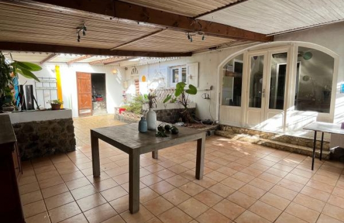 Vente Maison 250m&sup2; 6 pi&#232;ces Saint Gilles Les Hauts