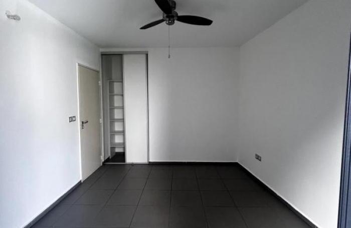 Vente Appartement 63m&sup2; 3 pi&#232;ces Saint Gilles Les Hauts
