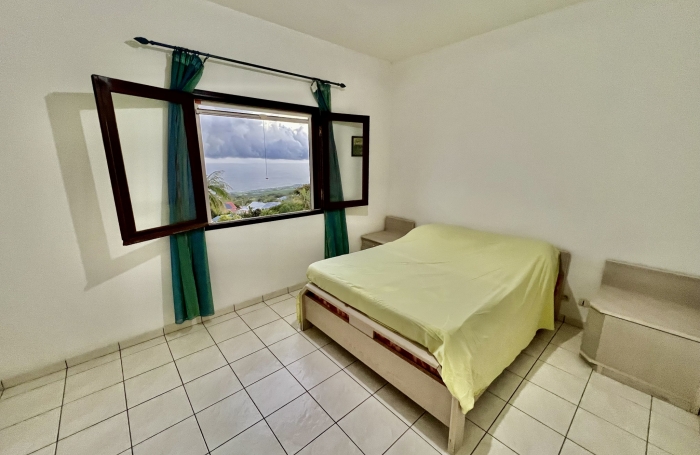 PETITE ILE 97429 - VILLA F3 + SOUS SOL AMÉNAGÉ - CONFORTABLE - SPACIEUSE - QUARTIER CALME