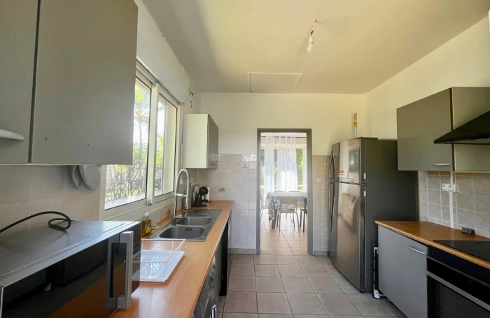 A louer villa F4 avec piscine à 3 minutes du Lagon