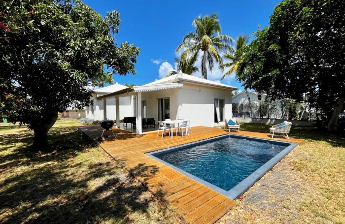 A louer villa F4 avec piscine à 3 minutes du Lagon