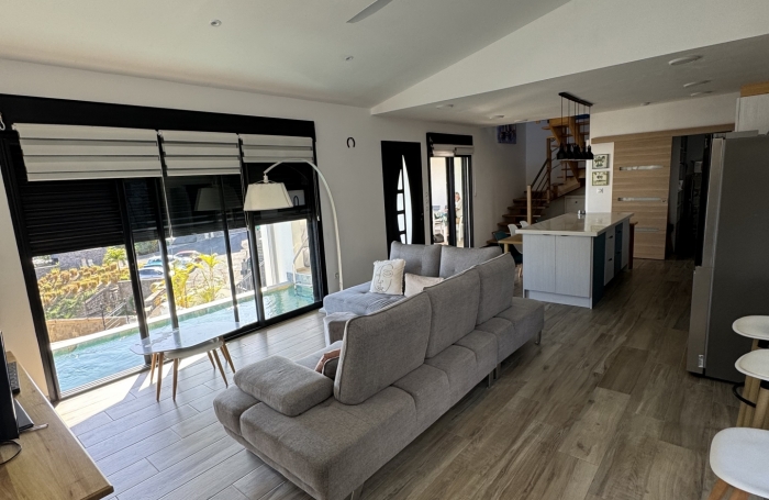 Vente Divers 110m&sup2; 7 pi&#232;ces La Possession