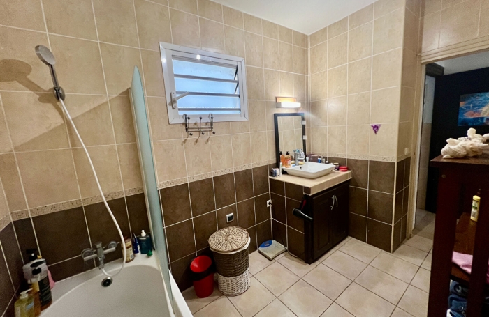Vente Maison 147m² 5 pièces Saint Gilles les Bains