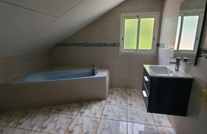 Location Appartement 139.18m&sup2; 5 pi&#232;ces Sainte Marie
