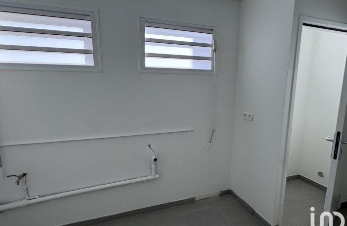 Vente Local commercial 200m&sup2; Sainte Marie