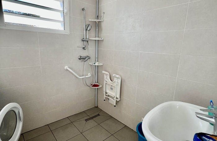 SAINT PIERRE 97410 - MAISON DE PLAIN PIED  QUARTIER PRISÉ - PROCHE DES COMMODITÉS