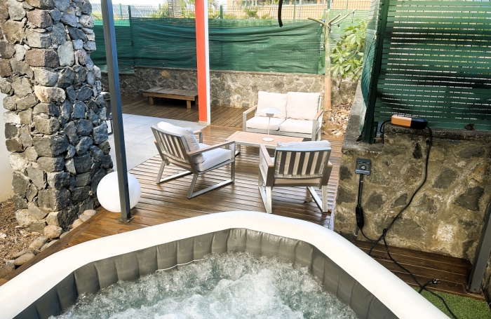 T3 meublé avec terrasse, jardin, jacuzzi à Saint Paul