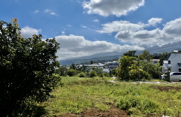 TAMPON 97430 - TERRAIN BIEN PROPORTIONNE - SECTEUR FACILE D'ACCES