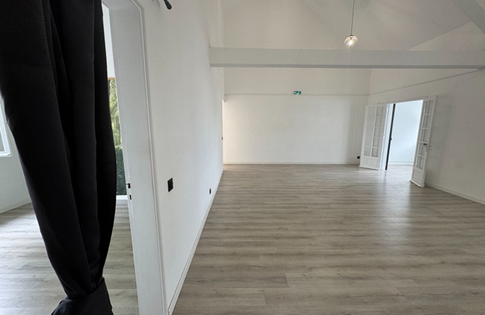 Location Local commercial 106m² 5 pièces Sainte Clotilde