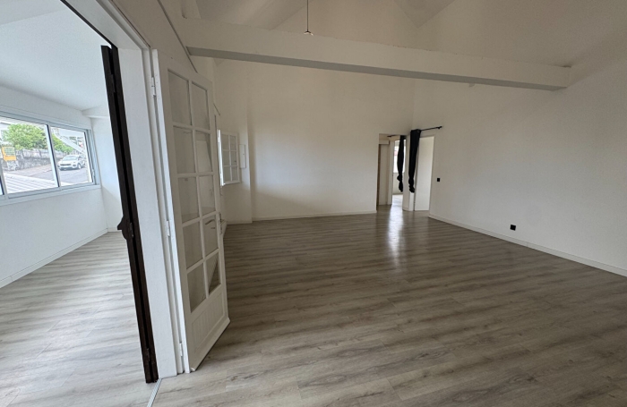 Location Local commercial 106m² 5 pièces Sainte Clotilde