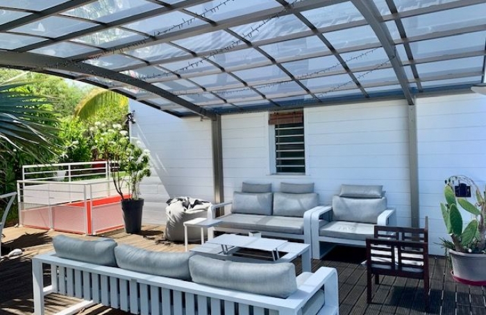 Vente Maison 193m&sup2; 6 pi&#232;ces Saint Gilles les Bains