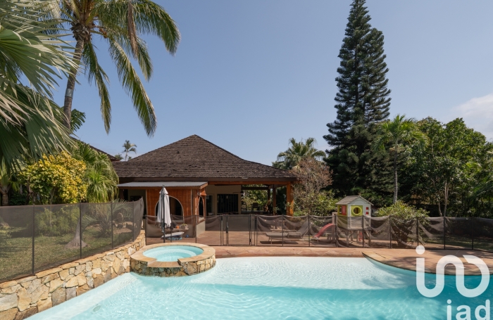 Vente Divers 500m&sup2; 7 pi&#232;ces Saint Gilles les Bains