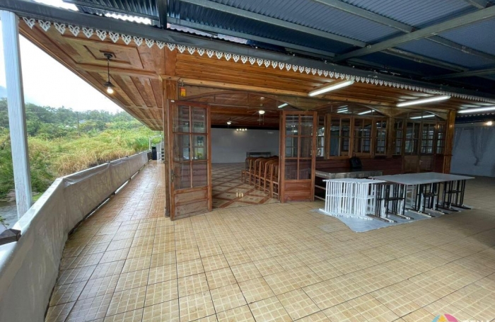 Location Local commercial 316m&sup2; 2 pi&#232;ces Saint-Benoît