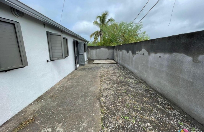 Location Local commercial 85m&sup2; 3 pièces Saint-Pierre
