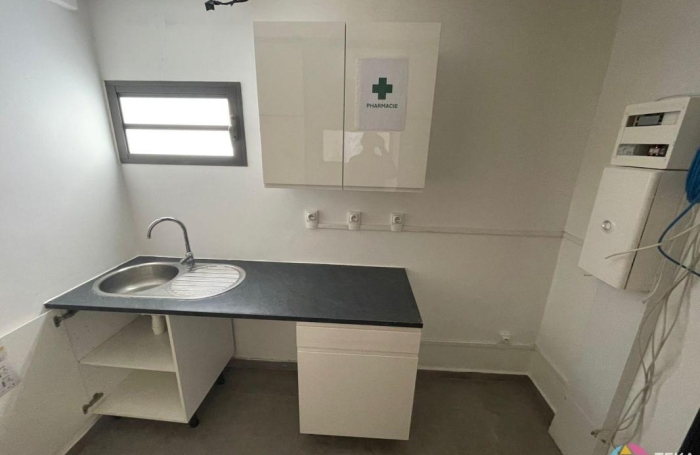 Location Local commercial 85m&sup2; 3 pièces Saint-Pierre