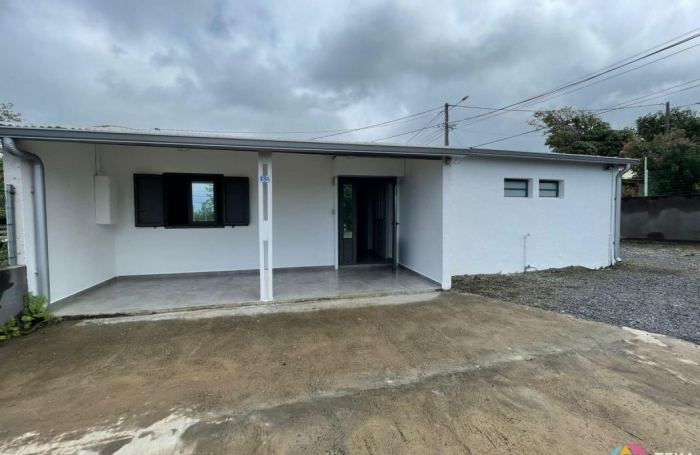 Location Local commercial 85m&sup2; 3 pièces Saint-Pierre