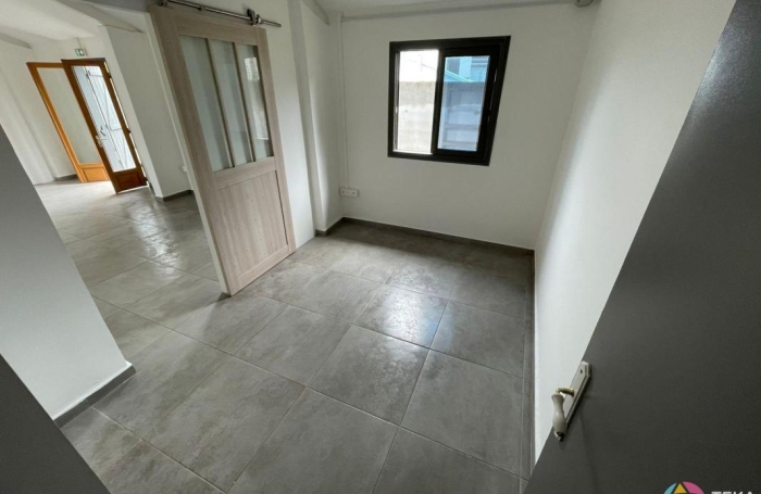 Location Local commercial 85m&sup2; 3 pièces Saint-Pierre