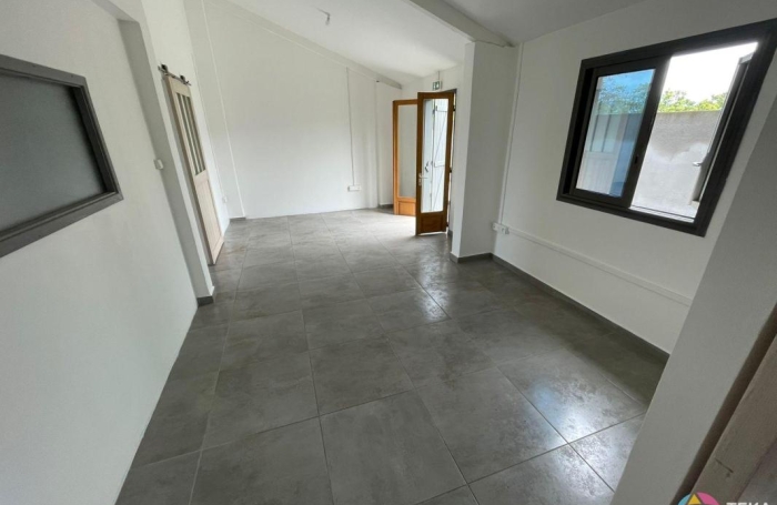 Location Local commercial 85m&sup2; 3 pièces Saint-Pierre