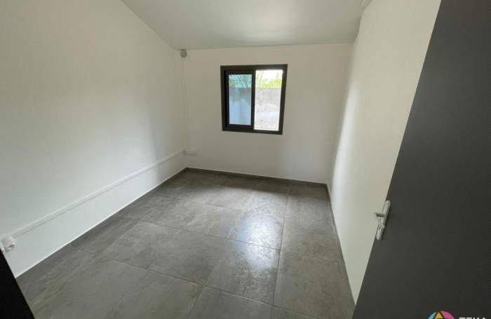 Location Local commercial 85m&sup2; 3 pièces Saint-Pierre