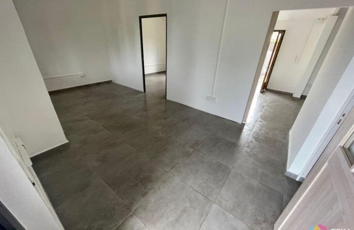 Location Local commercial 85m&sup2; 3 pièces Saint-Pierre