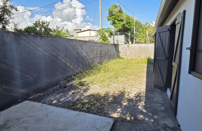 Location Local commercial 85m&sup2; 3 pièces Saint-Pierre