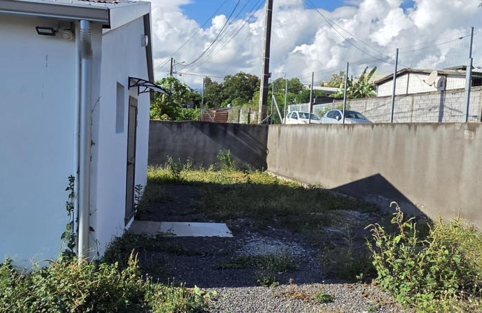 Location Local commercial 85m&sup2; 3 pièces Saint-Pierre