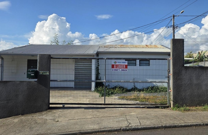 Location Local commercial 85m&sup2; 3 pièces Saint-Pierre