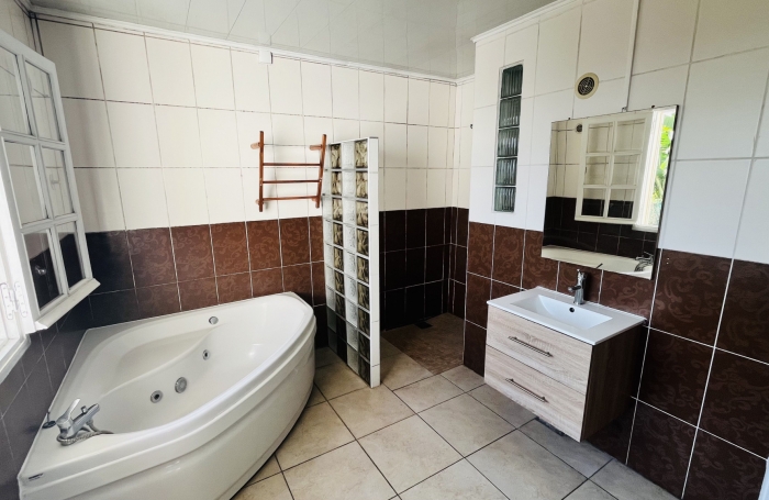 Immeuble 182m2 Le Tampon