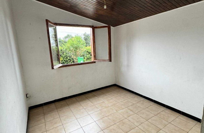 VILLA T3 AVEC TRAVAUX - ST LOUIS GOL LES HAUTS