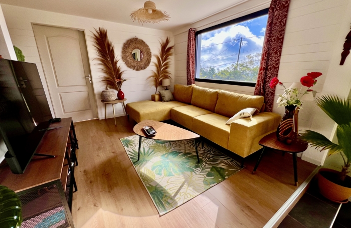 TAMPON 97430 - VILLA ATYPIQUE - BEAUX VOLUMES - VASTE PARCELLE - QUARTIER RÉSIDENTIEL