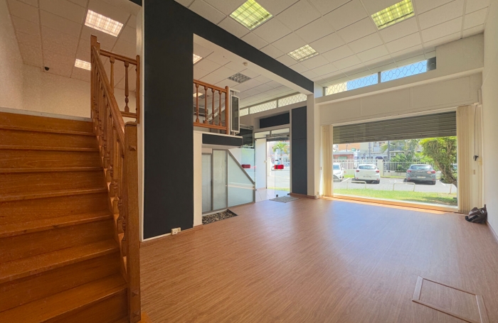 Location Local commercial 101.27m² Saint Denis