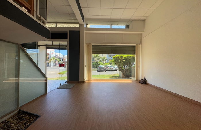 Location Local commercial 101.27m² Saint Denis