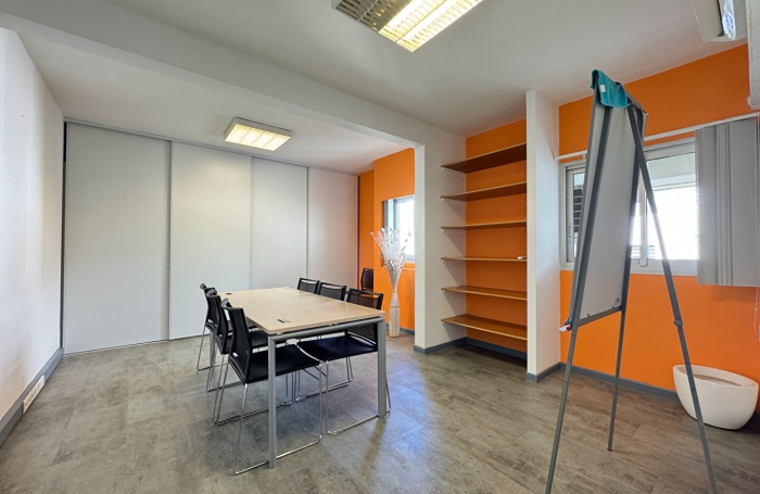 Location Bureaux 111m&sup2; 6 pi&egrave;ces Saint Denis