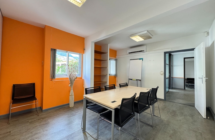 Location Bureaux 111m&sup2; 6 pi&egrave;ces Saint Denis