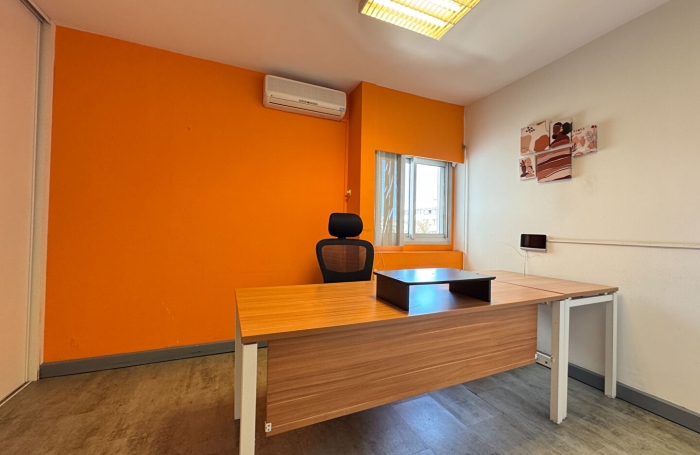 Location Bureaux 111m&sup2; 6 pi&egrave;ces Saint Denis
