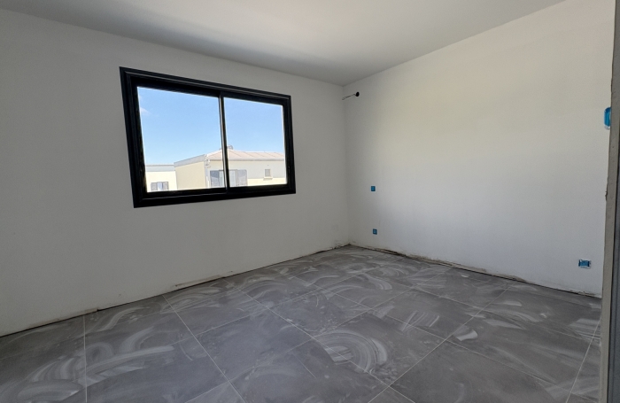 Maison neuve avec terrasse piscine 5 pièces à louer 1700 € par mois à Sainte-Suzanne