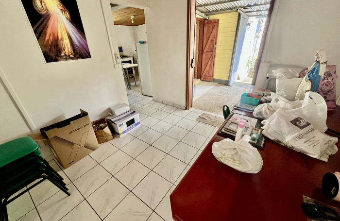 SAINT JOSEPH 97480 - MAISON DE PLAIN PIED - HABITABLE - SECTEUR PRISE