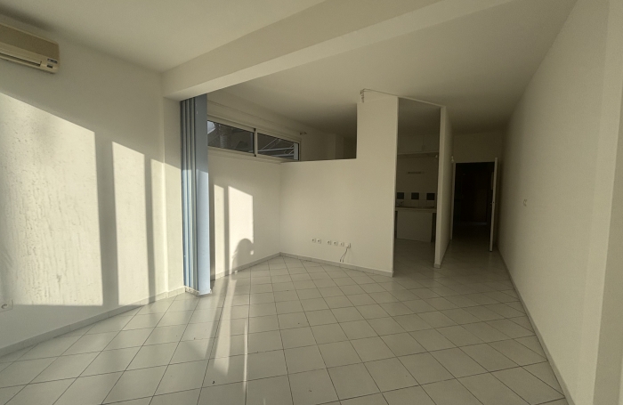 À LOUER - LOCAL PROFESSIONEL - TAMPON