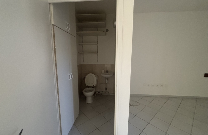 À LOUER - LOCAL PROFESSIONEL - TAMPON