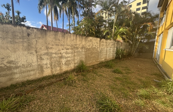 À LOUER - LOCAL PROFESSIONEL - TAMPON